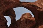 Double Arch, inesquecível formação no Arches National Park, perto de Moab, em Utah, nos Estados Unidos